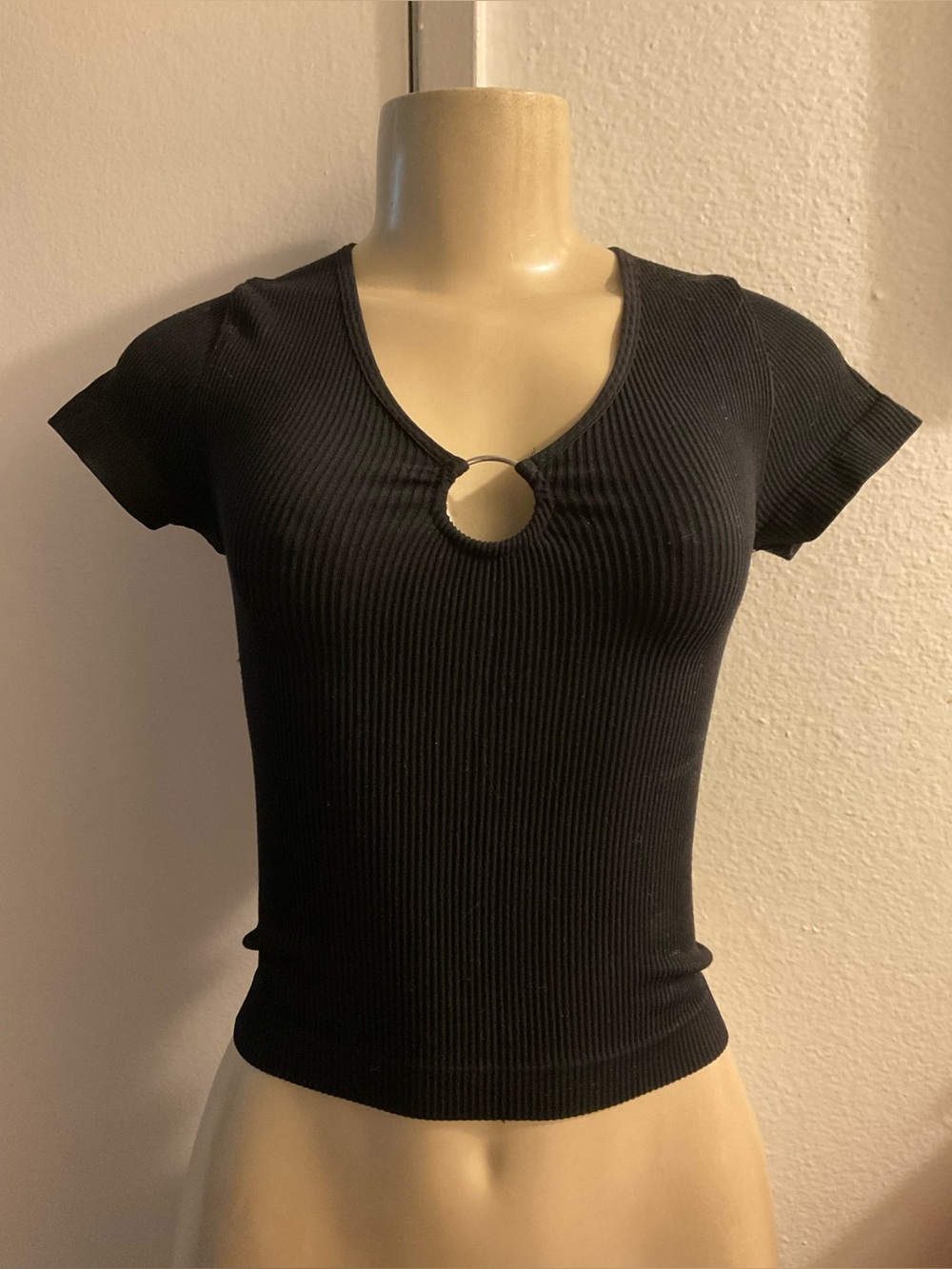 Faded Rose women’s Black Ribbed Short Sleeve Top with Front Keyhole size S